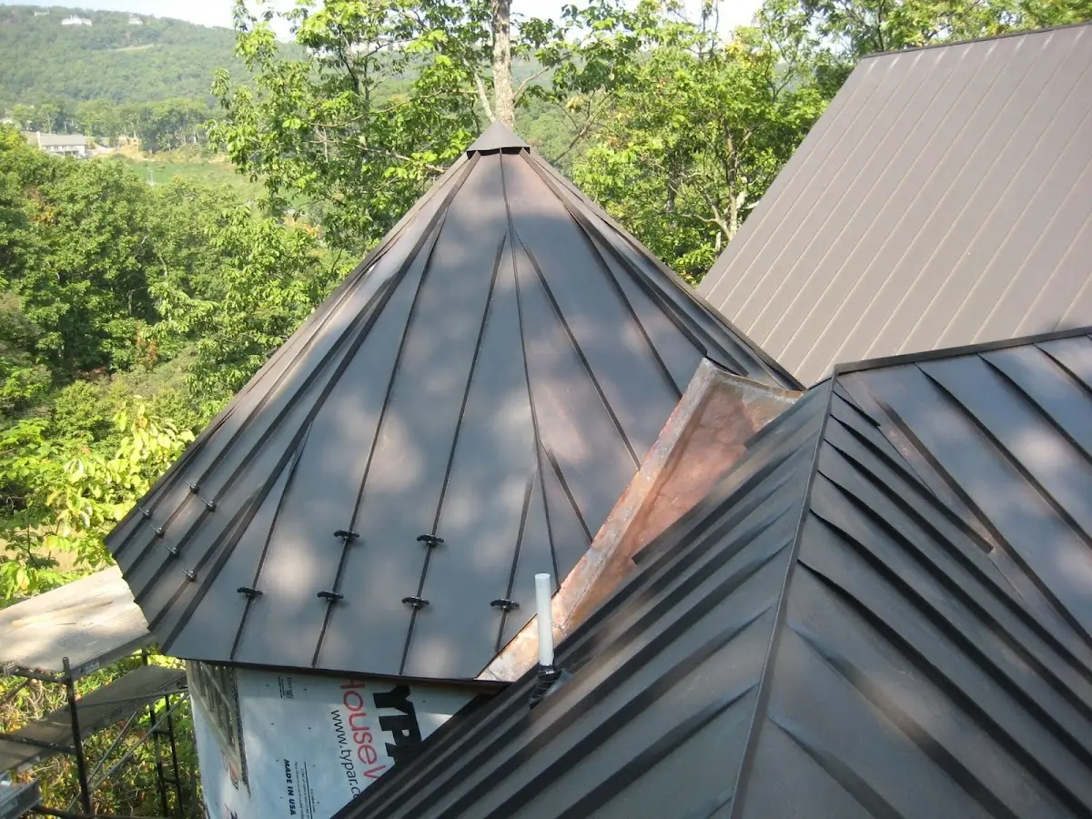 Professional Roof Tarp Installation by Craftsman Roofing in Habor Bluffs